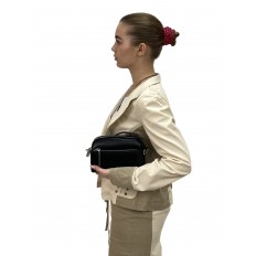 На фото 3 - Небольшая женская сумка из натуральной кожи, цвет черный