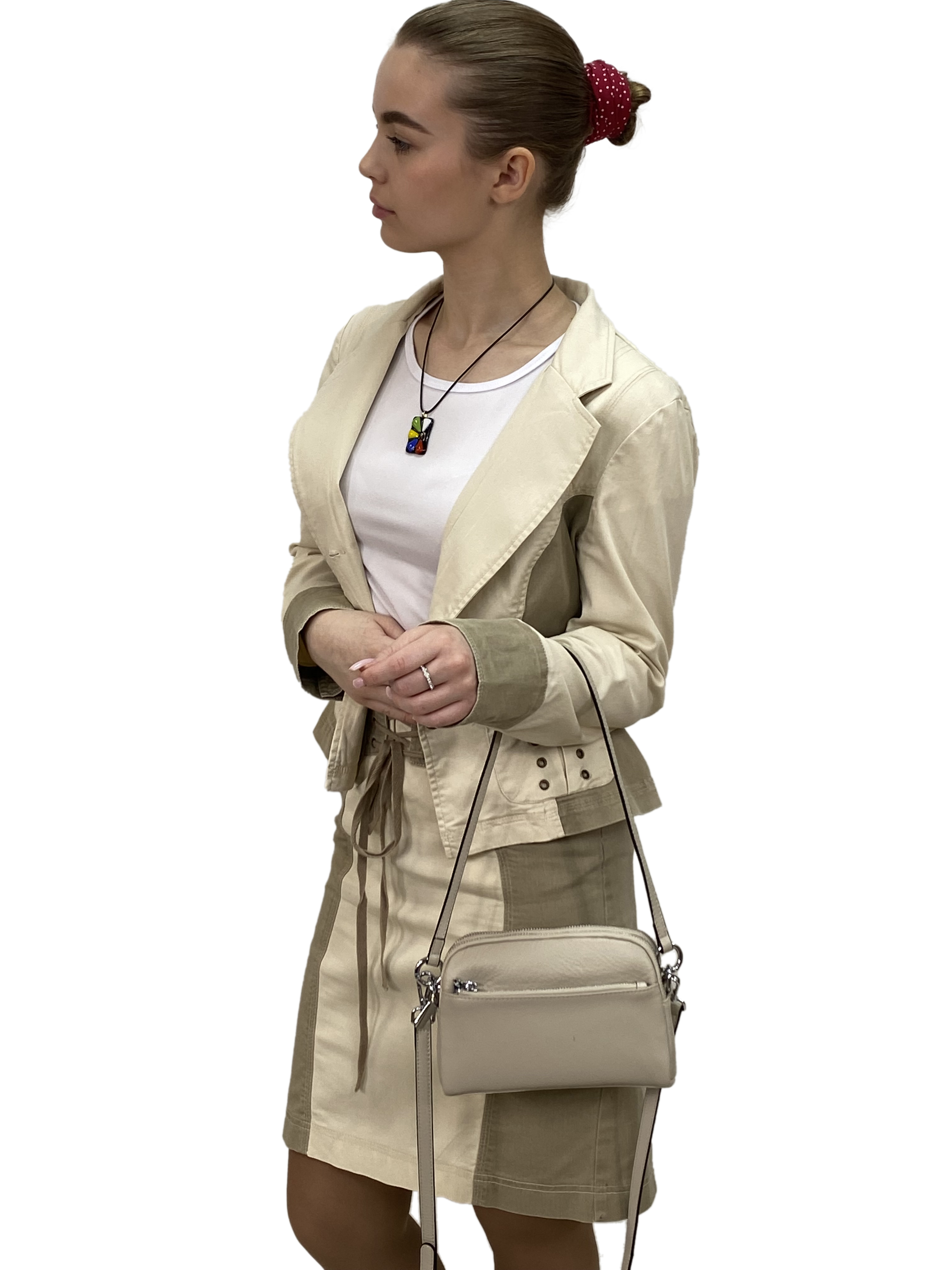 На фото 2 - Небольшая женская сумка из натуральной кожи, цвет  бежевый