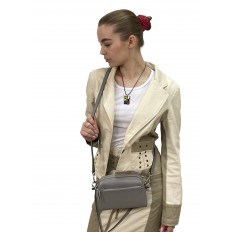 На фото 2 - Небольшая женская сумка из натуральной кожи, цвет  серый