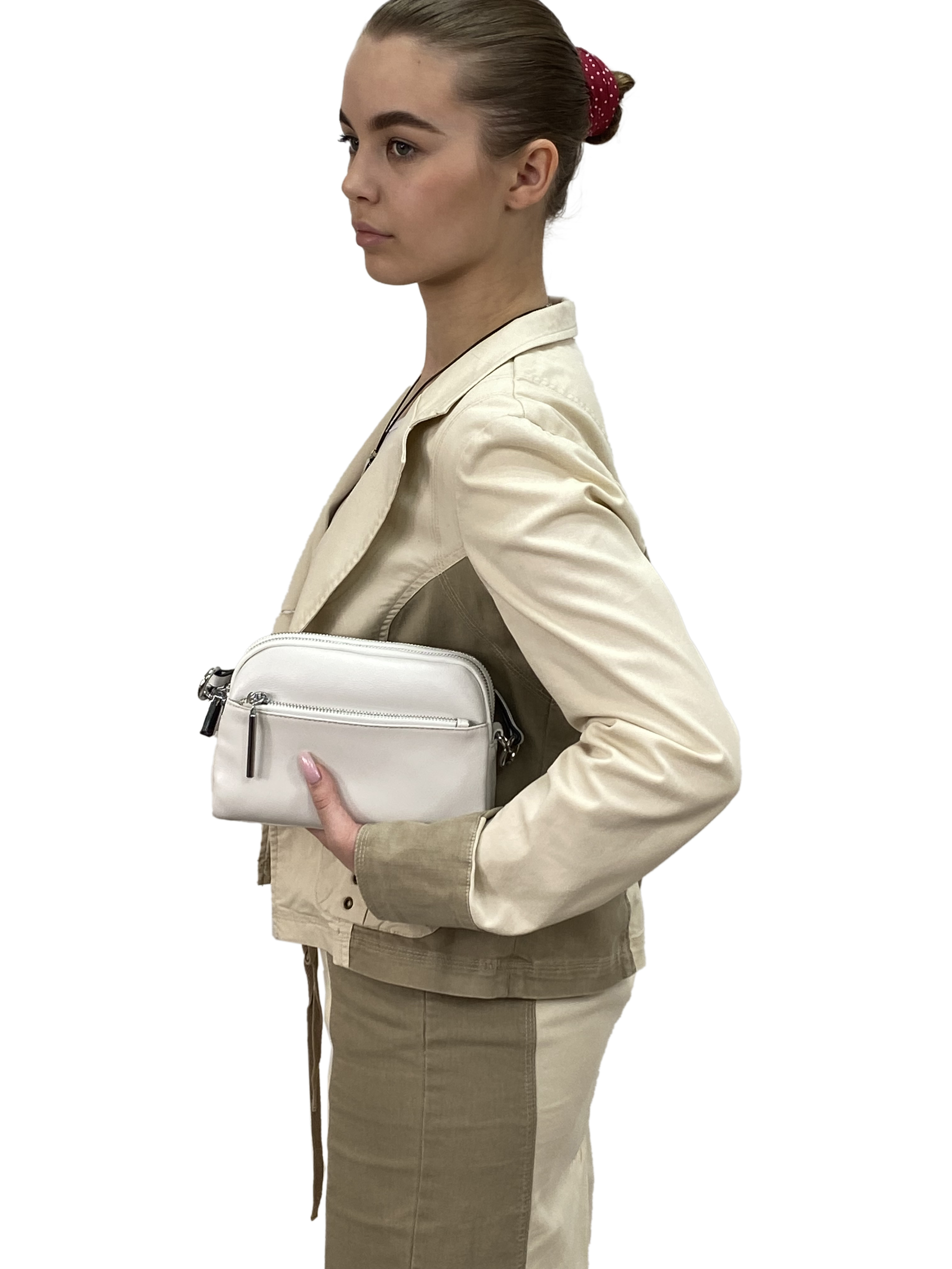 На фото 3 - Небольшая женская сумка из натуральной кожи, цвет  белый