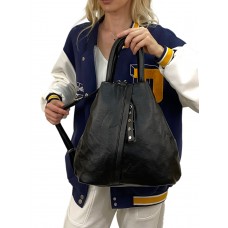 На фото 1 - Женская сумка- рюкзак из искусственной кожи, цвет черный