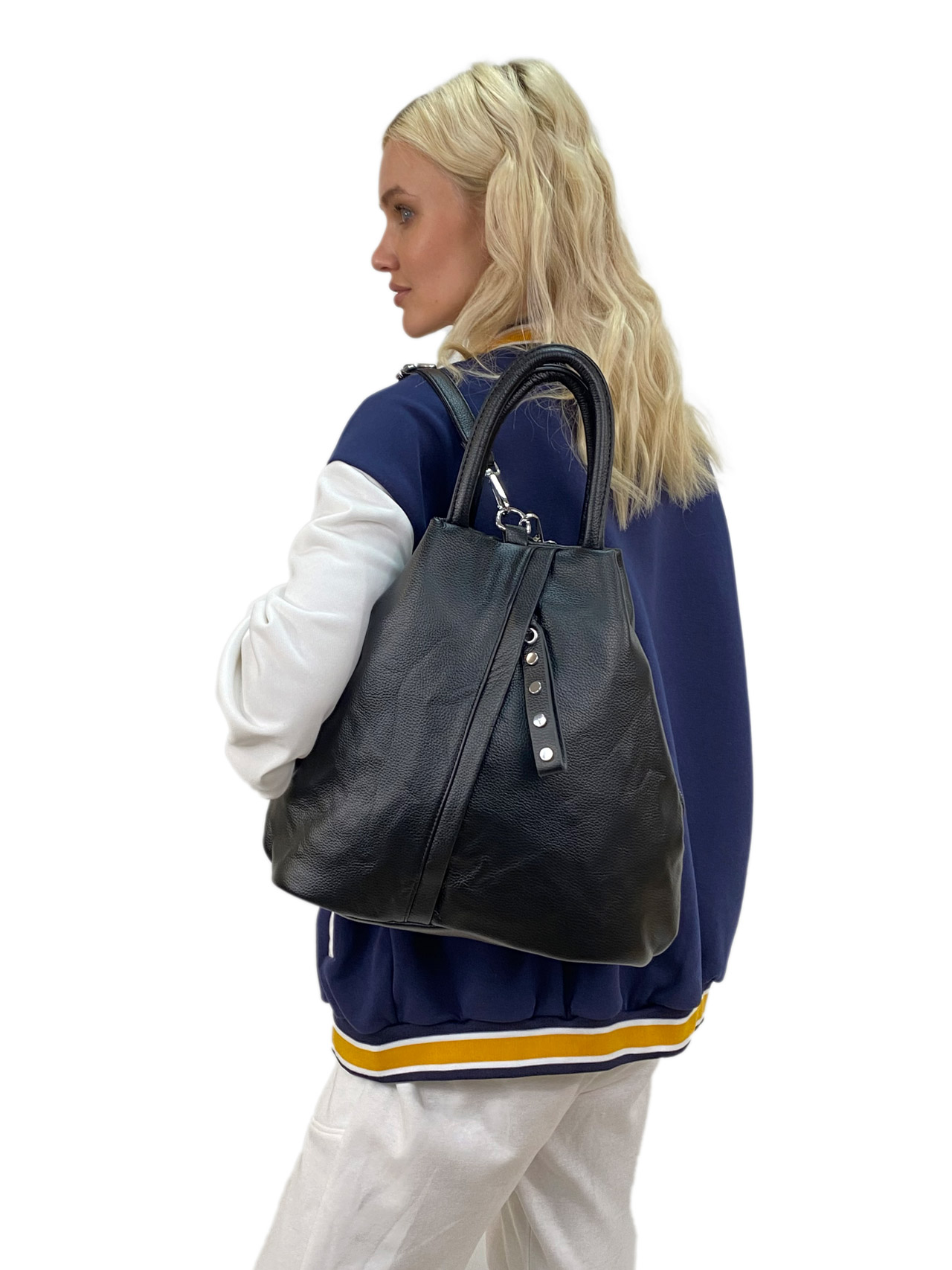 На фото 2 - Женская сумка- рюкзак из искусственной кожи, цвет черный