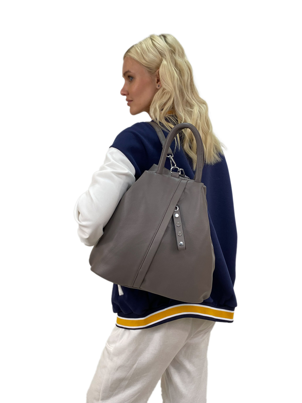 На фото 2 - Женская сумка- рюкзак из искусственной кожи, цвет серый