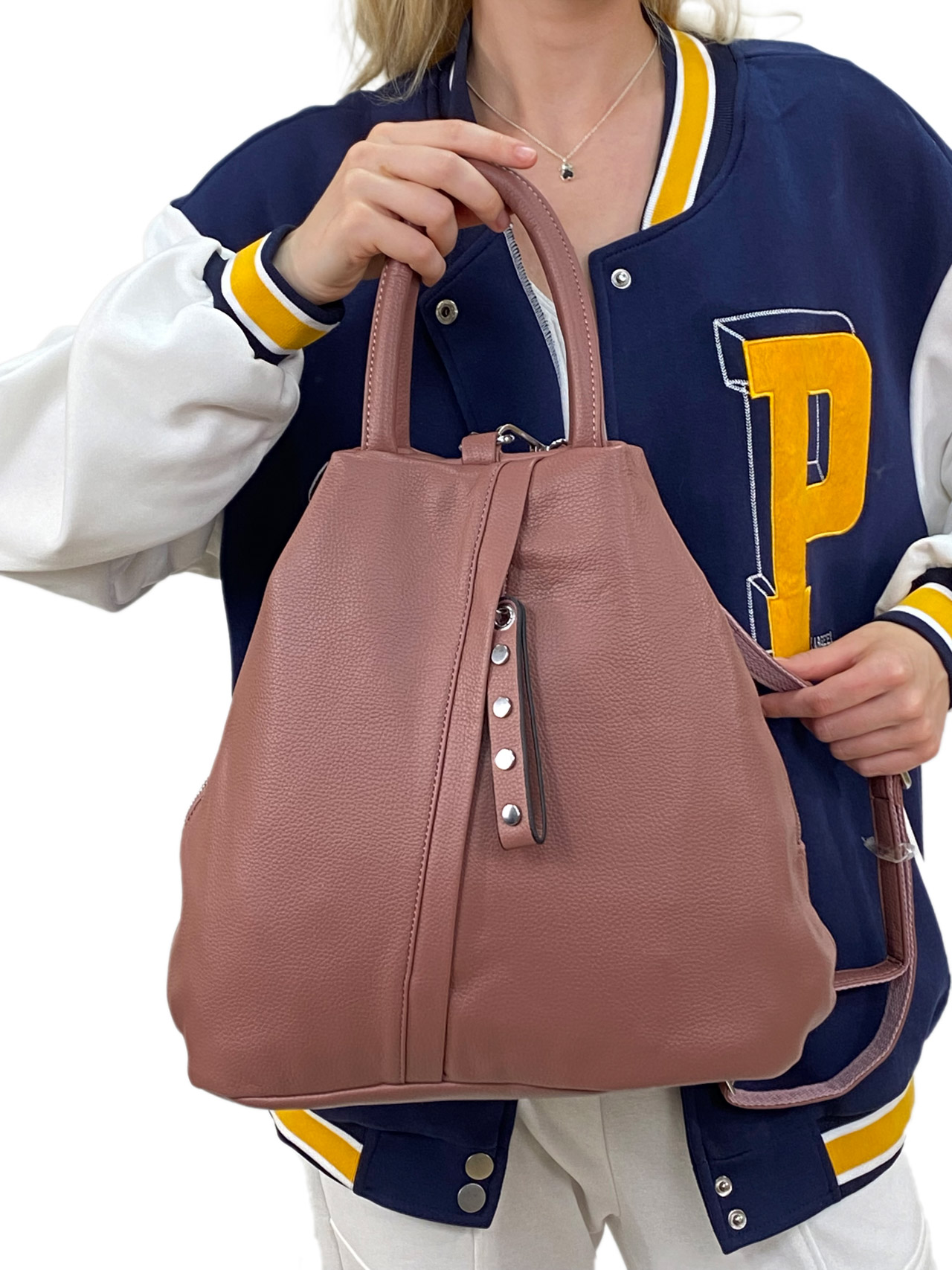 На фото 1 - Женская сумка- рюкзак из искусственной кожи, цвет розовый
