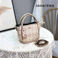 На фото 1 - Женская сумка из искусственной кожи мультицвет На фото 1 - Женская сумка из искусственной кожи мультицвет