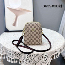 На фото 1 - Женская сумка из искусственной кожи мультицвет