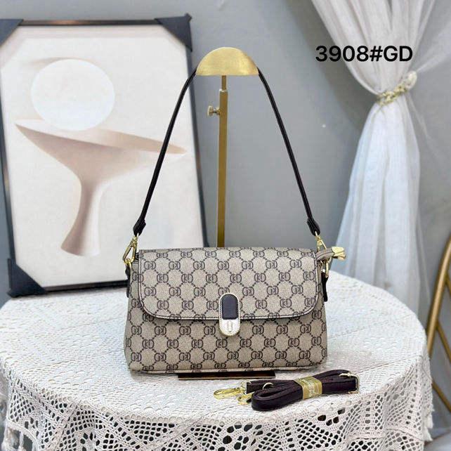 На фото 1 - Женская сумка из искусственной кожи мультицвет