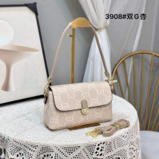 На фото 1 - Женская сумка из искусственной кожи мультицвет На фото 1 - Женская сумка из искусственной кожи мультицвет