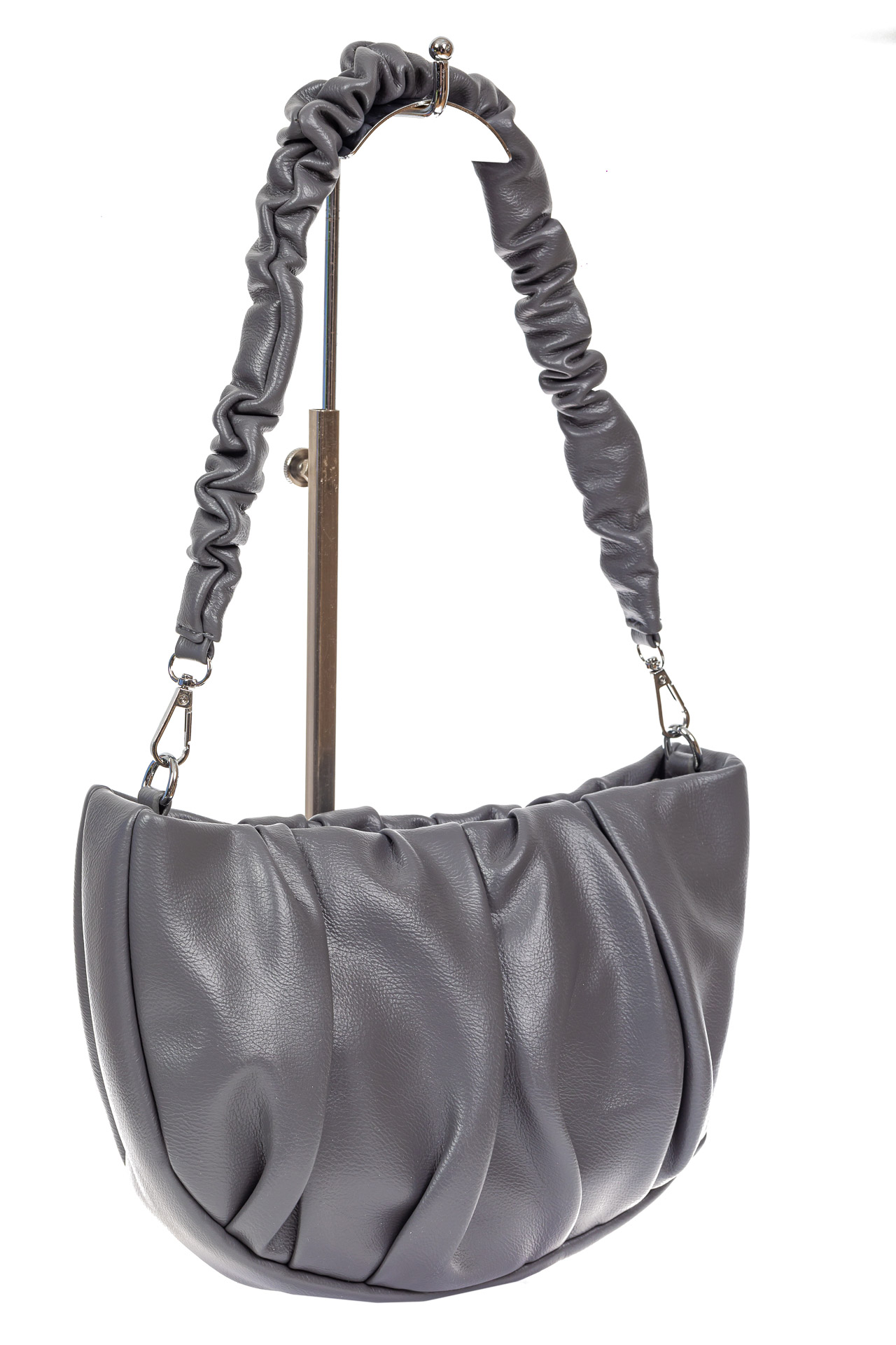 На фото 2 - Женская сумка-седло из мягкой искусственной кожи, цвет серый