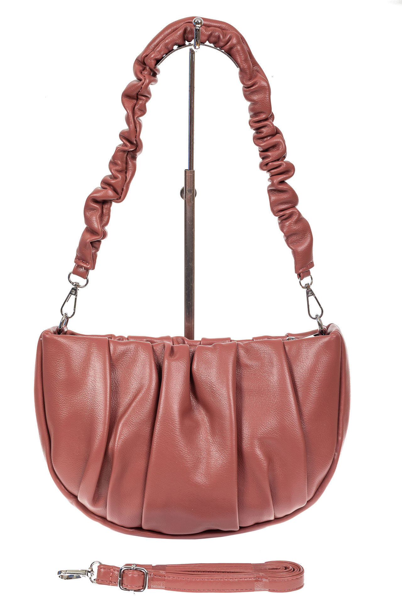 На фото 3 - Женская сумка-седло из мягкой искусственной кожи, цвет розово-красный
