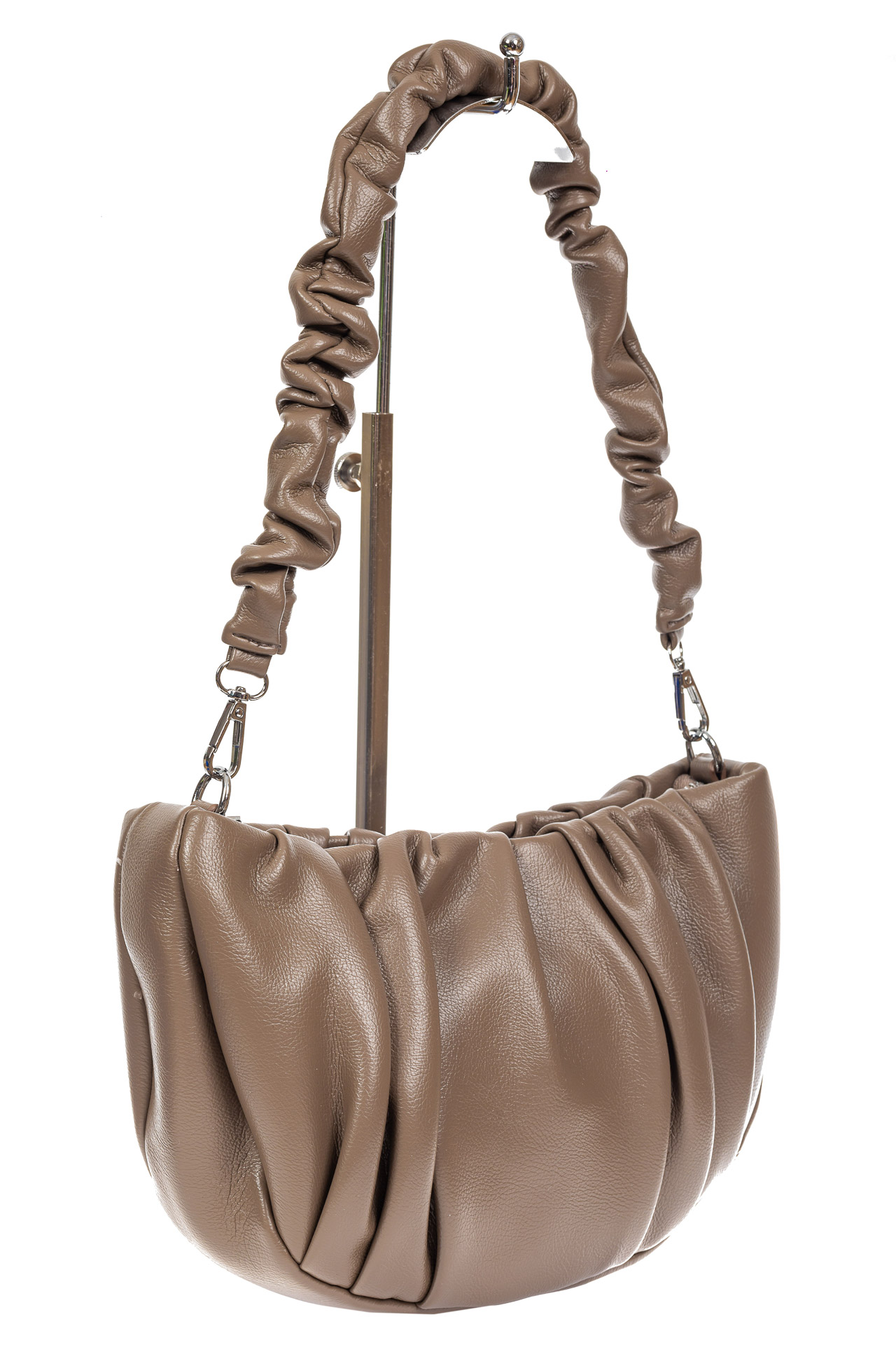 На фото 2 - Женская сумка-седло из мягкой искусственной кожи, цвет коричневый