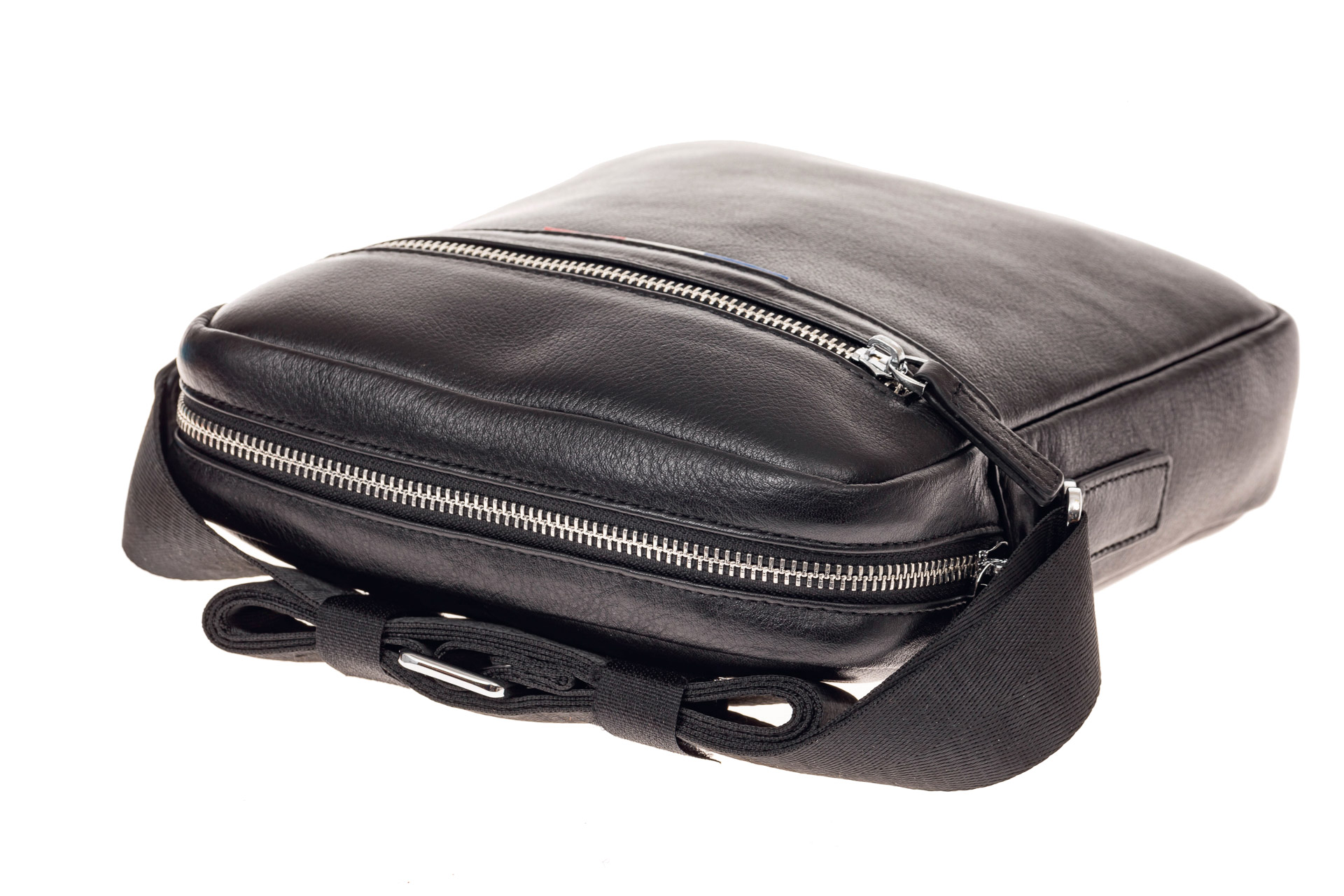 На фото 4 - Мужская сумка через плечо из натуральной кожи, цвет черный