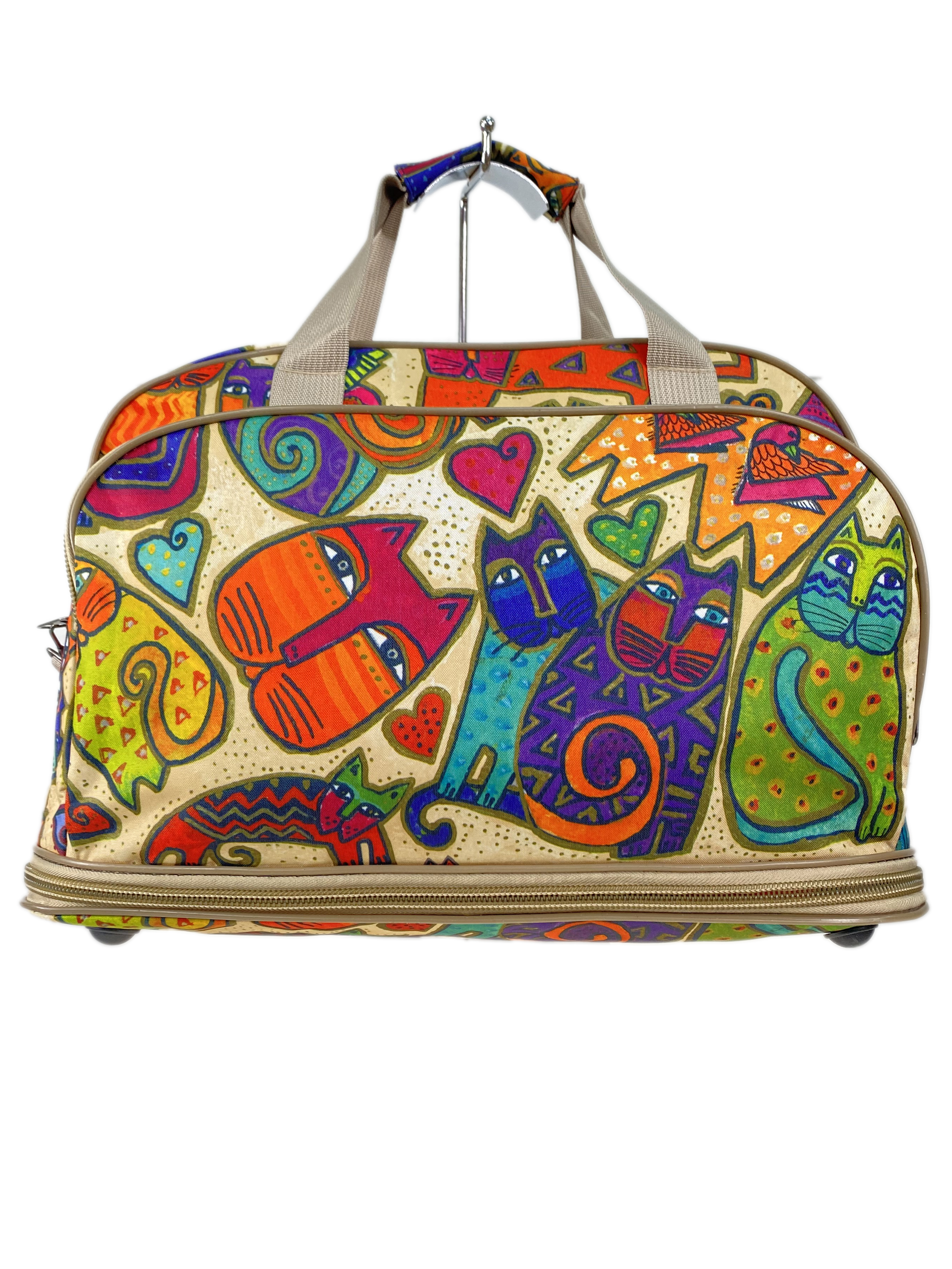 На фото 2 - Дорожная сумка из текстиля  с принтом, мультицвет