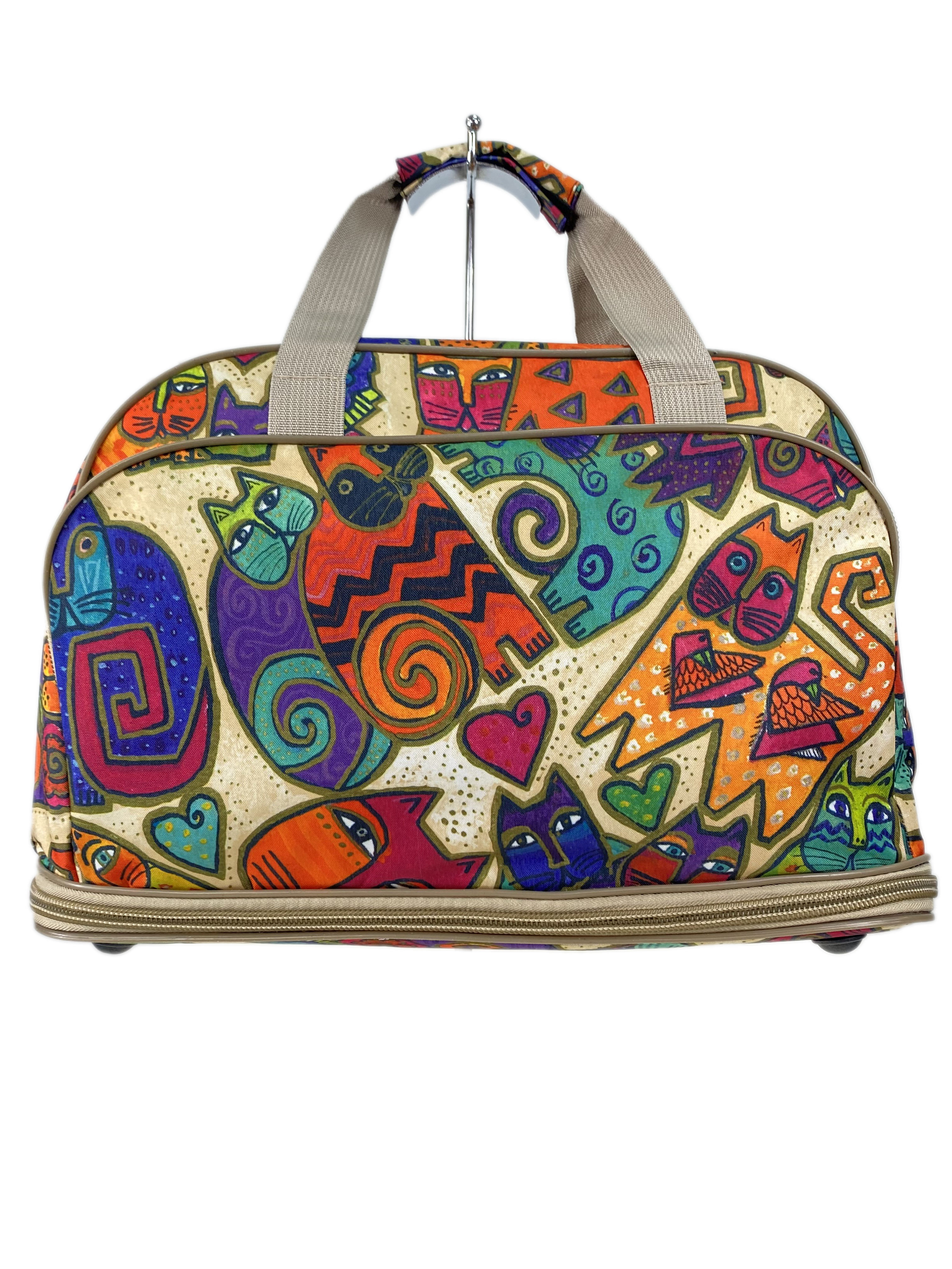 На фото 2 - Дорожная сумка из текстиля с принтом , мультицвет