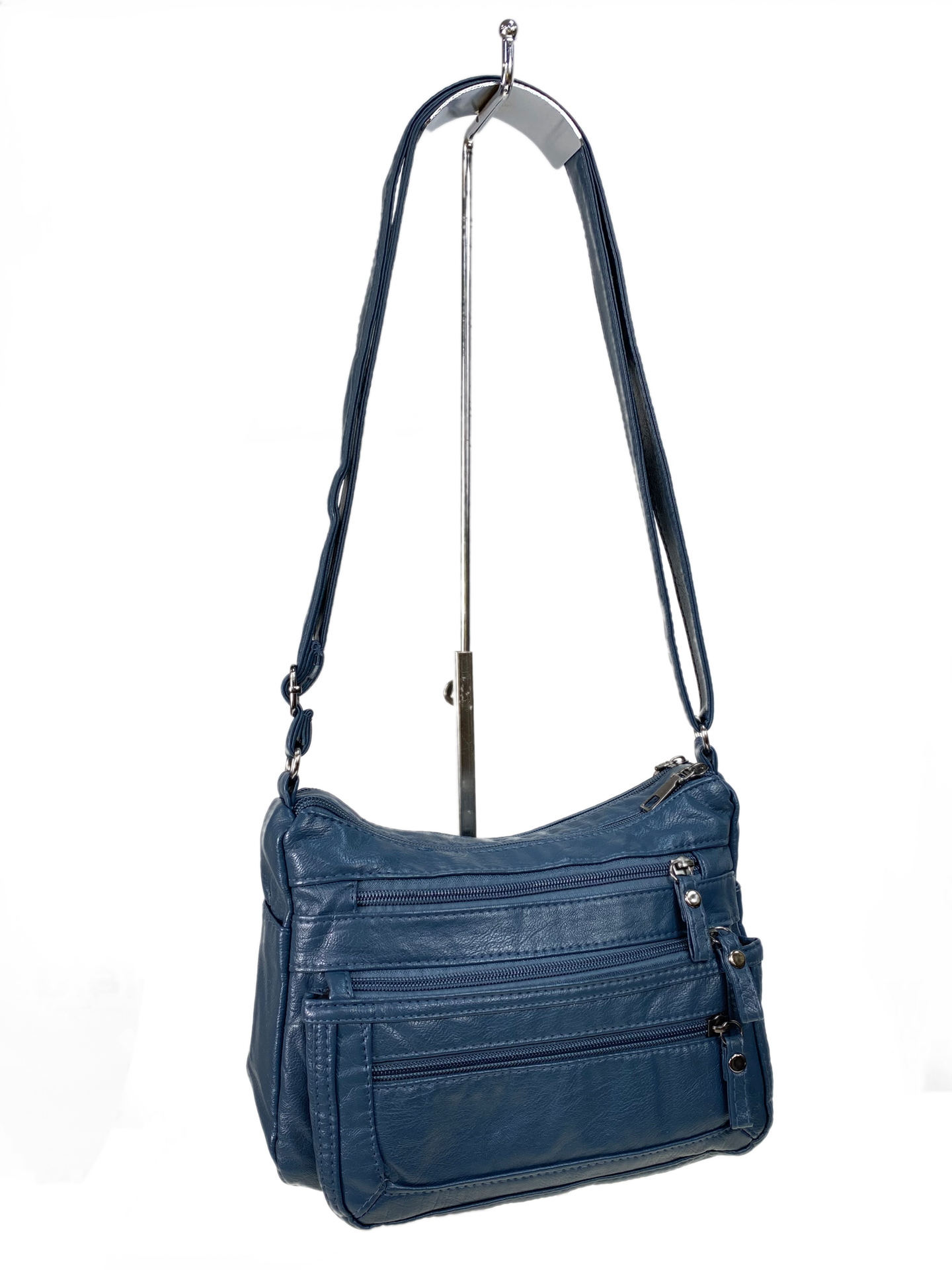 На фото 1 - Женская сумка из искусственной кожи цвет голубой