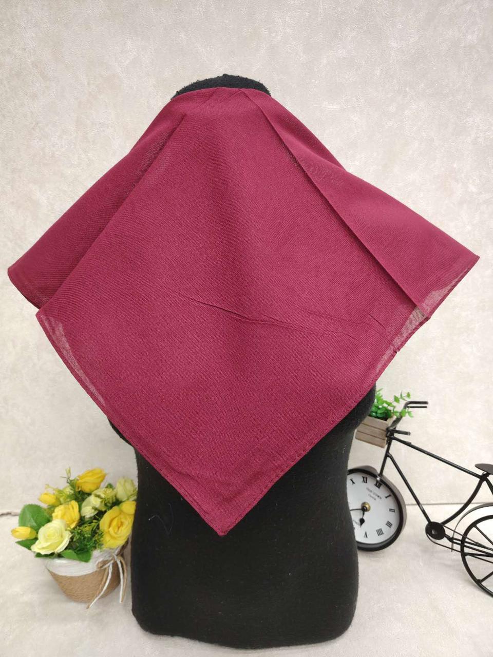 На фото 1 - Платок косынка на голову и шею, хлопок, цвет бордовый
