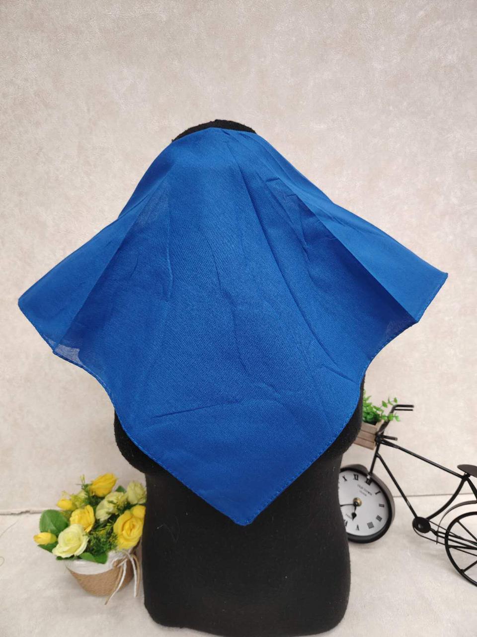 На фото 1 - Платок косынка на голову и шею, хлопок, цвет ярко синий