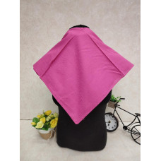 На фото 1 - Платок косынка на голову и шею, хлопок, цвет малиновый На фото 1 - Платок косынка на голову и шею, хлопок, цвет малиновый