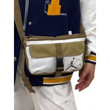 На фото 1 - Молодежная универсальная сумка из текстиля, цвет белый с бежевым