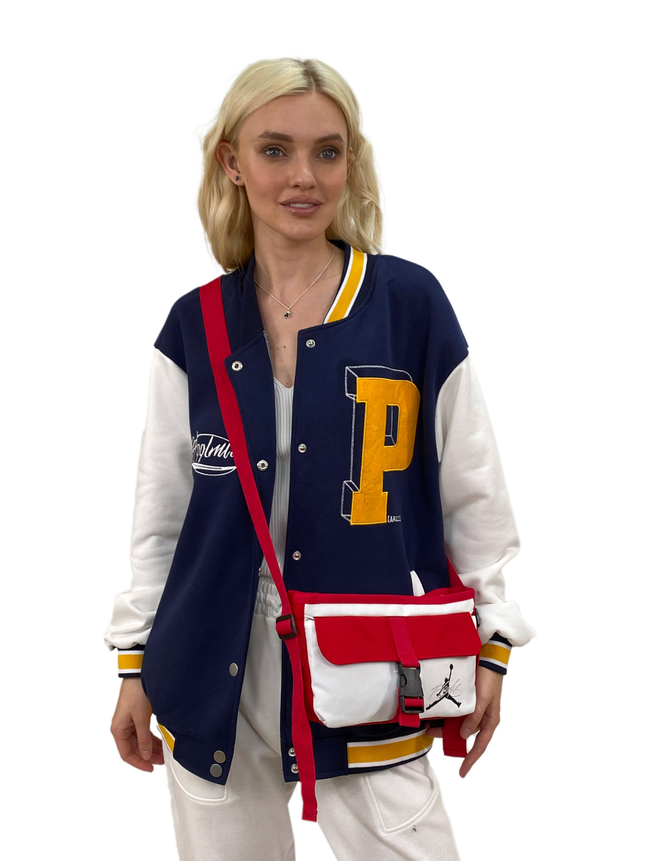 На фото 2 - Молодежная универсальная сумка из текстиля, цвет белый с красным