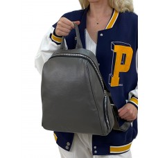 На фото 1 - Женский рюкзак из искусственной кожи, цвет серый