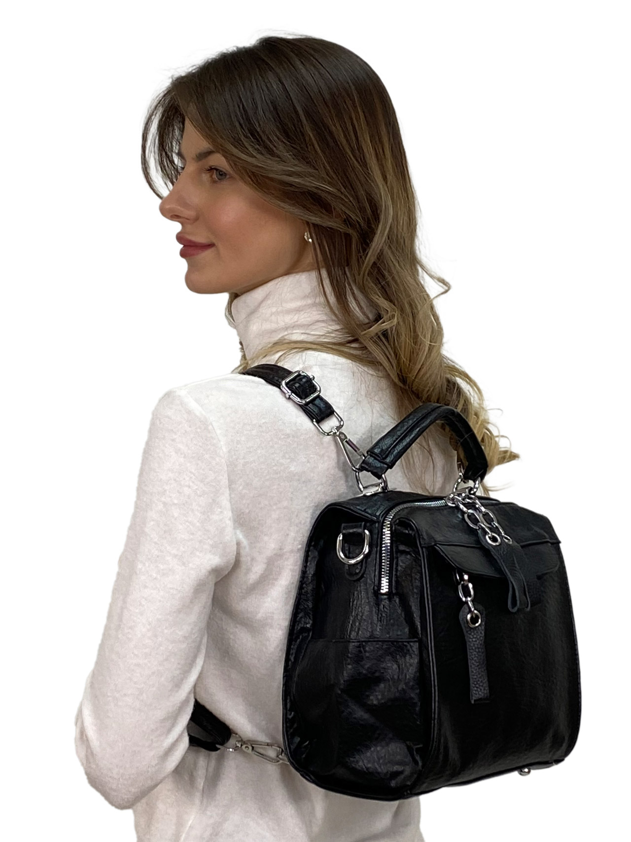 На фото 1 - Женская сумка-рюкзак трансформер из искусственной кожи, цвет черный