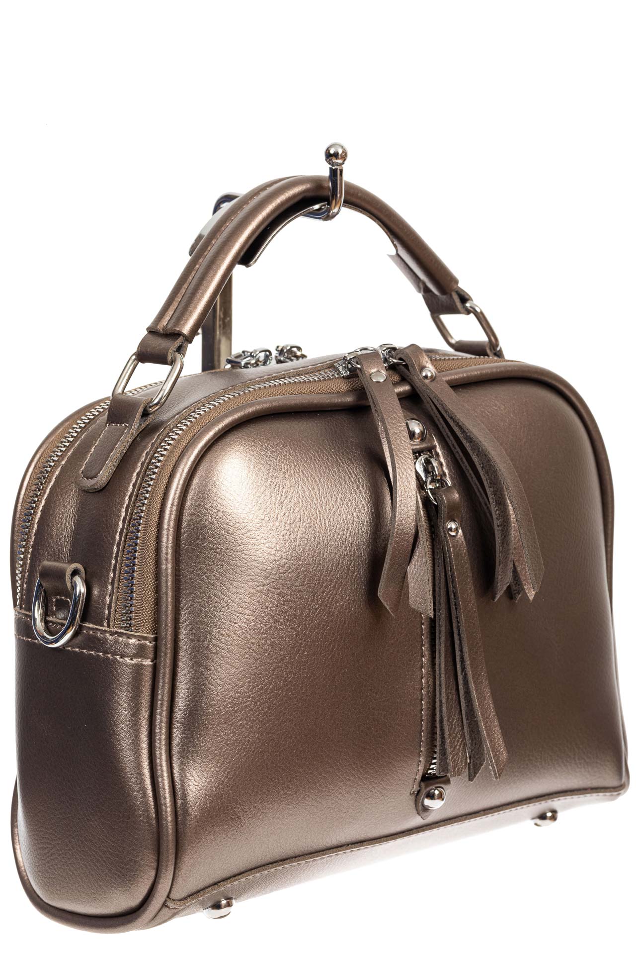 На фото 1 - Женская сумка-купол из искусственной кожи  с подвесками, цвет бронзовый