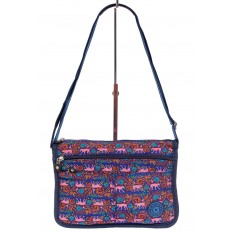 На фото 2 - Женская тканевая сумка кросс-боди с принтом, цвет комбинированный