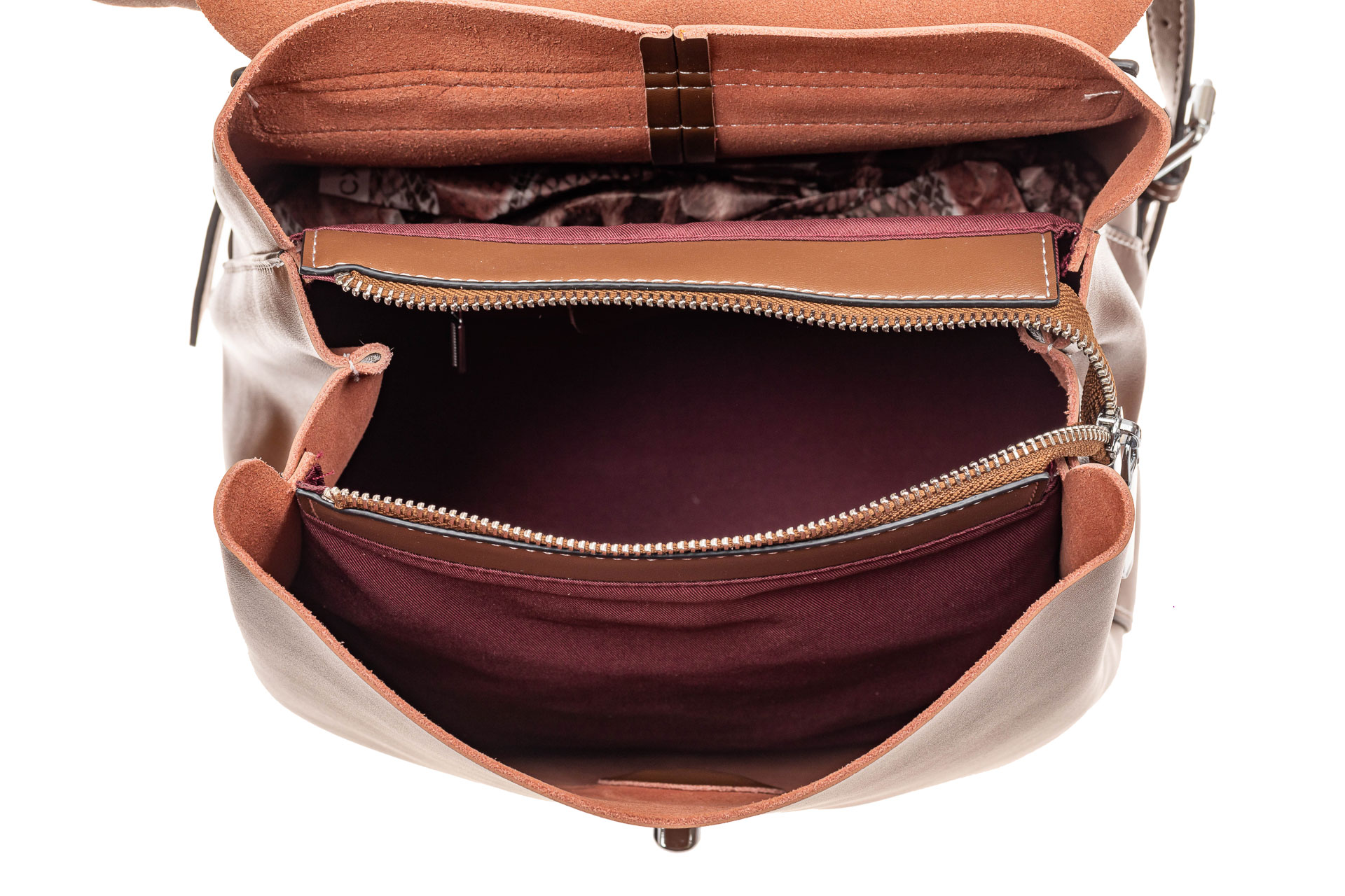 На фото 4 - Классический женский рюкзак трансформер из натуральной кожи, цвет черный
