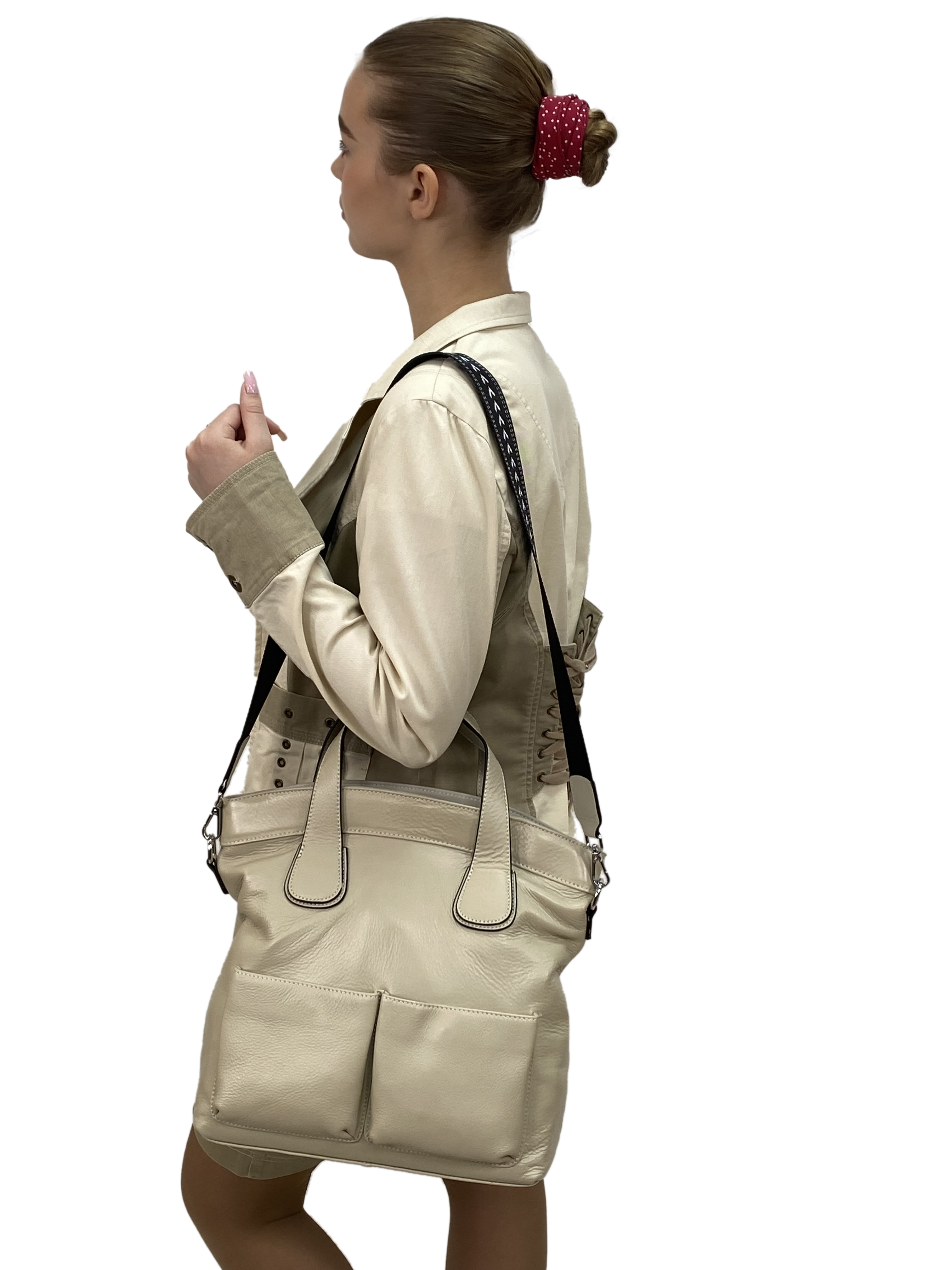 На фото 1 - Женская сумка тоут из натуральной кожи, цвет светло бежевый