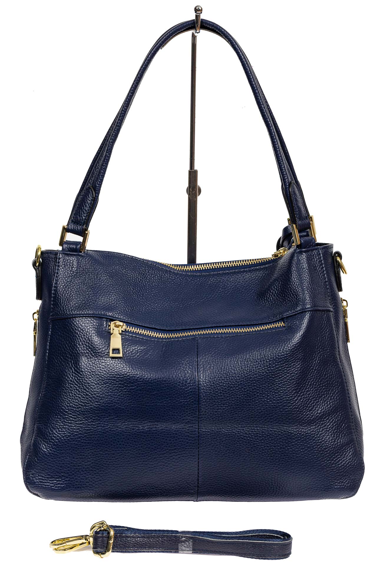 На фото 3 - Классическая женская сумка из натуральной кожи с декоративной подвеской, цвет тёмно-синий