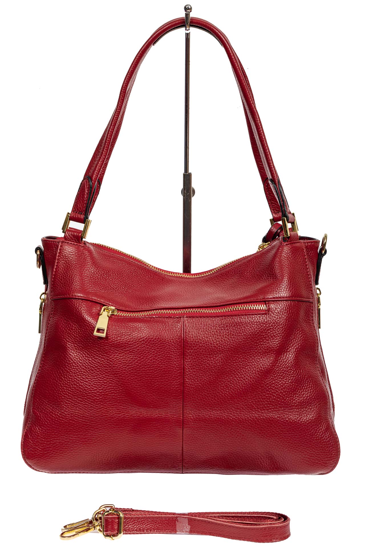 На фото 3 - Классическая женская сумка из натуральной кожи с декоративной подвеской, цвет бордовый