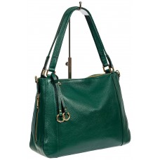 На фото 1 - Классическая женская сумка из натуральной кожи с декоративной подвеской, цвет зелёный