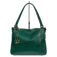 На фото 2 - Классическая женская сумка из натуральной кожи с декоративной подвеской, цвет зелёный