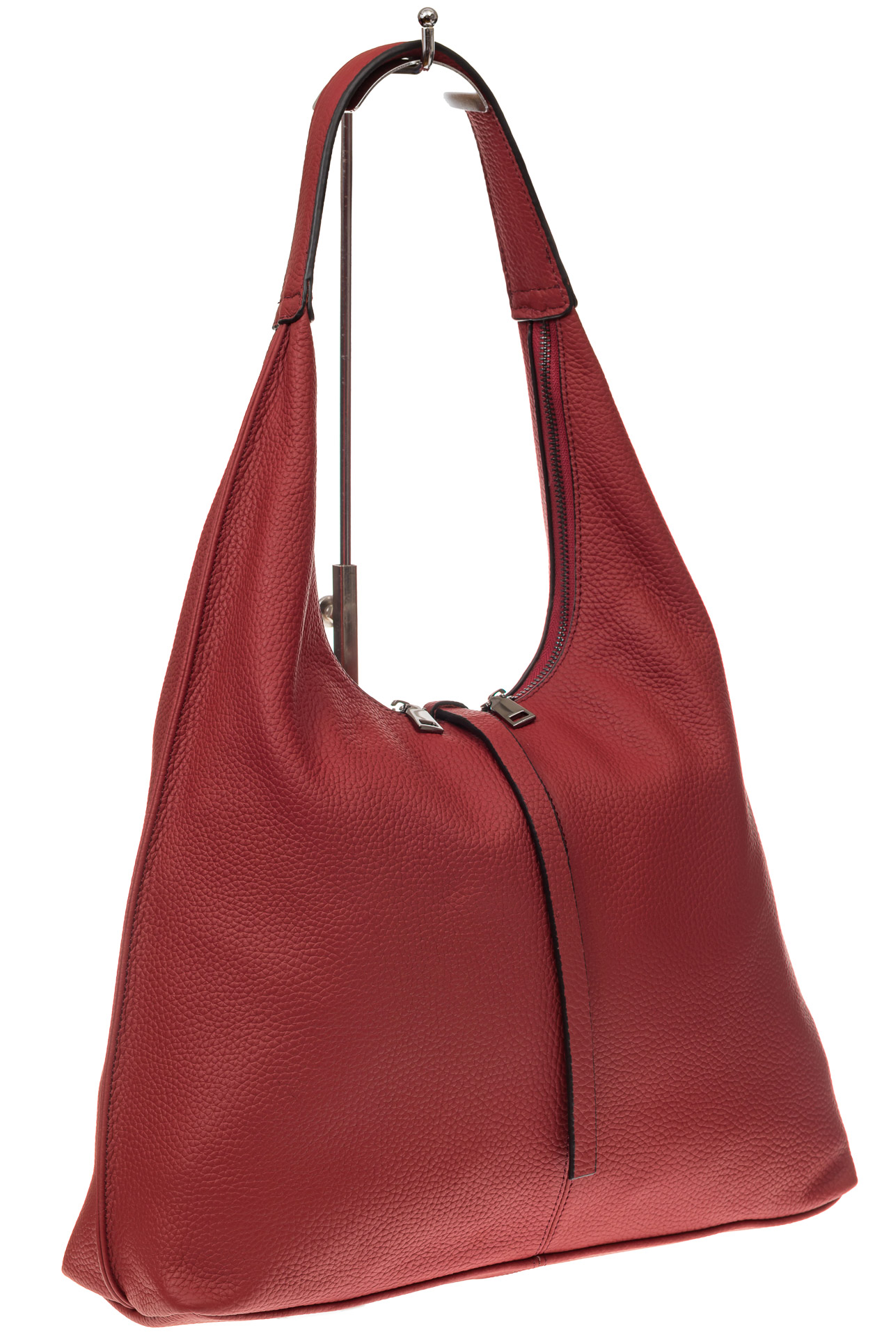 На фото 1 - Кожаная сумка хобо, цвет красный