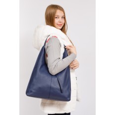 На фото 4 - Кожаная сумка хобо, цвет синий