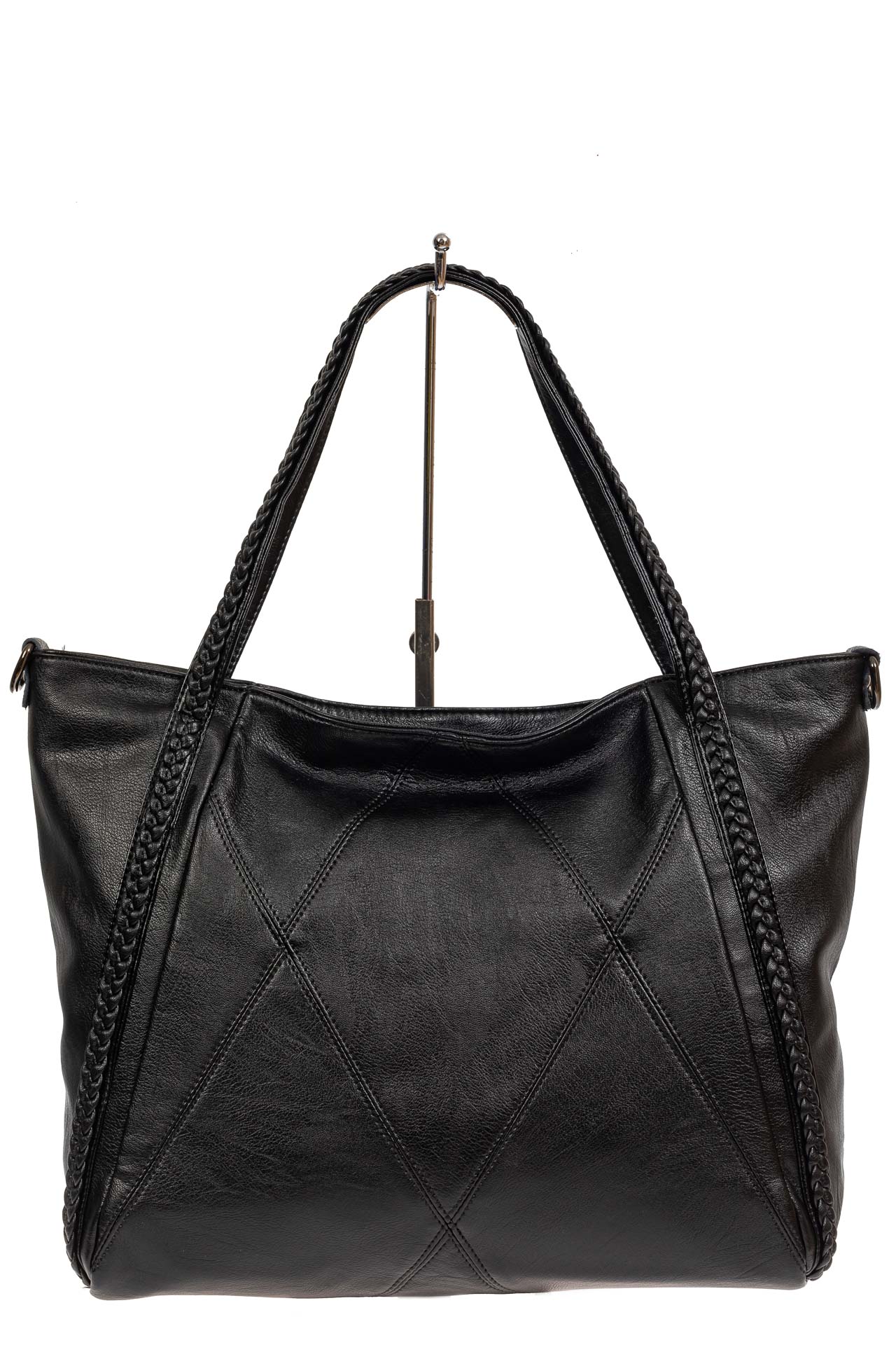На фото 2 - Женская сумка из искусственной кожи с плетёными ручками, цвет чёрный