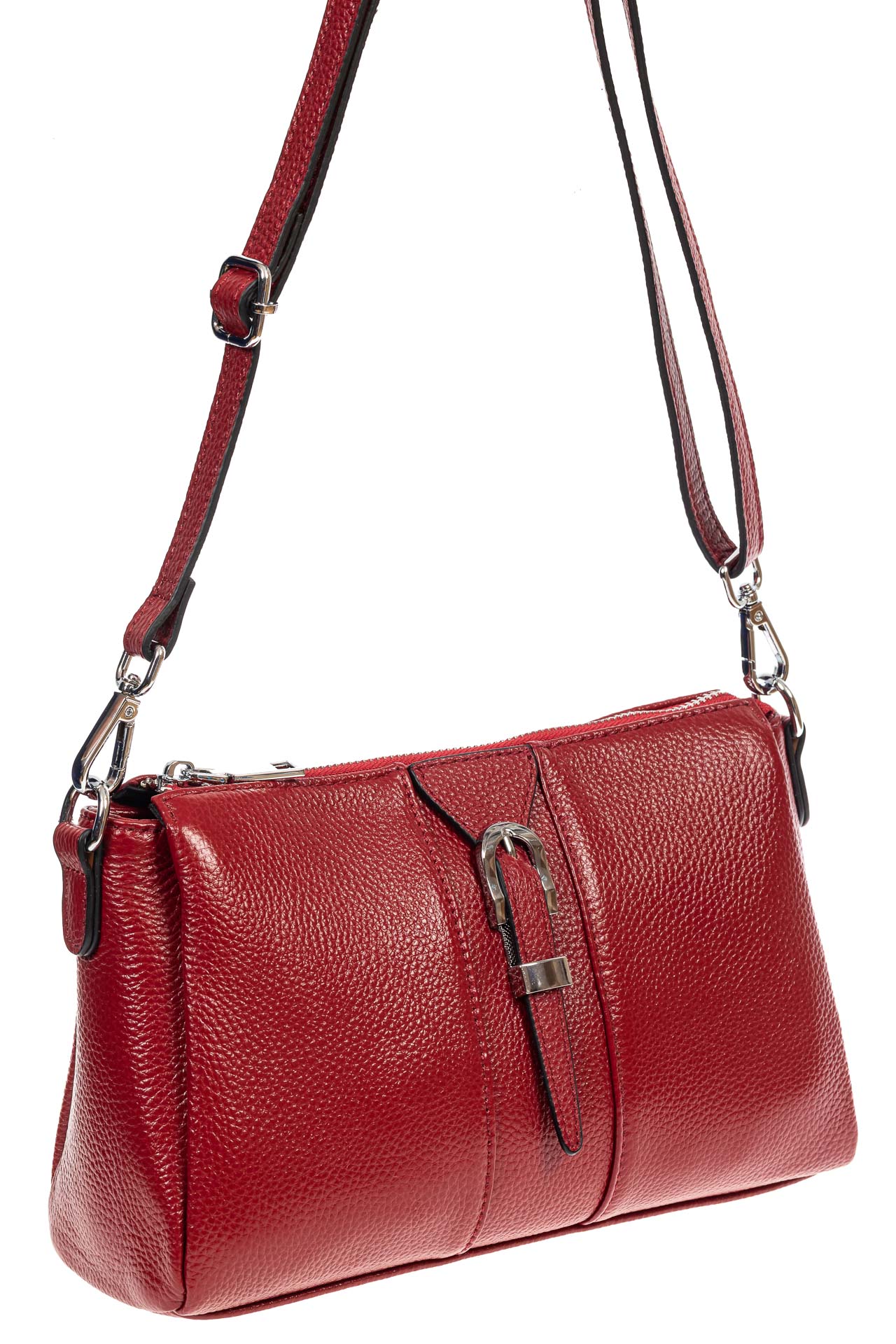 На фото 1 - Кожаная женская сумка с декоративной пряжкой, цвет бордовый