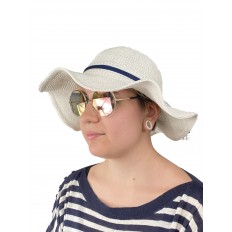 На фото 2 - Летняя женская шляпка с волнистыми полями, цвет белый