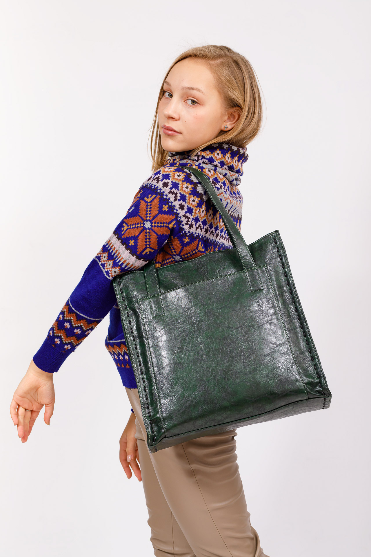 На фото 5 - Большая сумка женская комбинированная, цвет зеленый