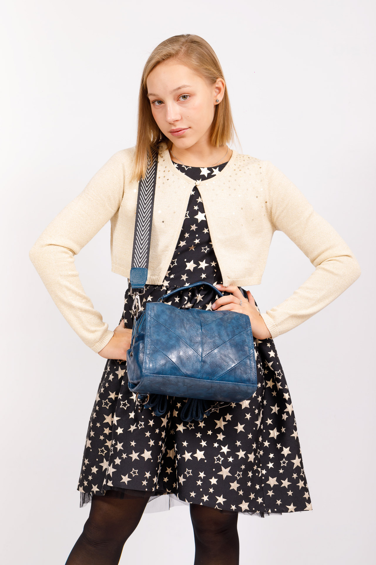 На фото 5 - Сумка -рюкзак женская из искусственной кожи, цвет синий