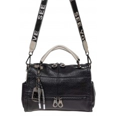 На фото 2 - Женская сумка из фактурной искусственной кожи с подвесками, цвет чёрный с серебристым