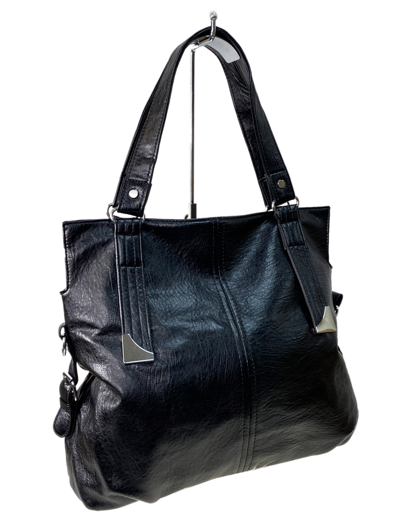 На фото 1 - Женская сумка  из искусственной кожи, цвет черный