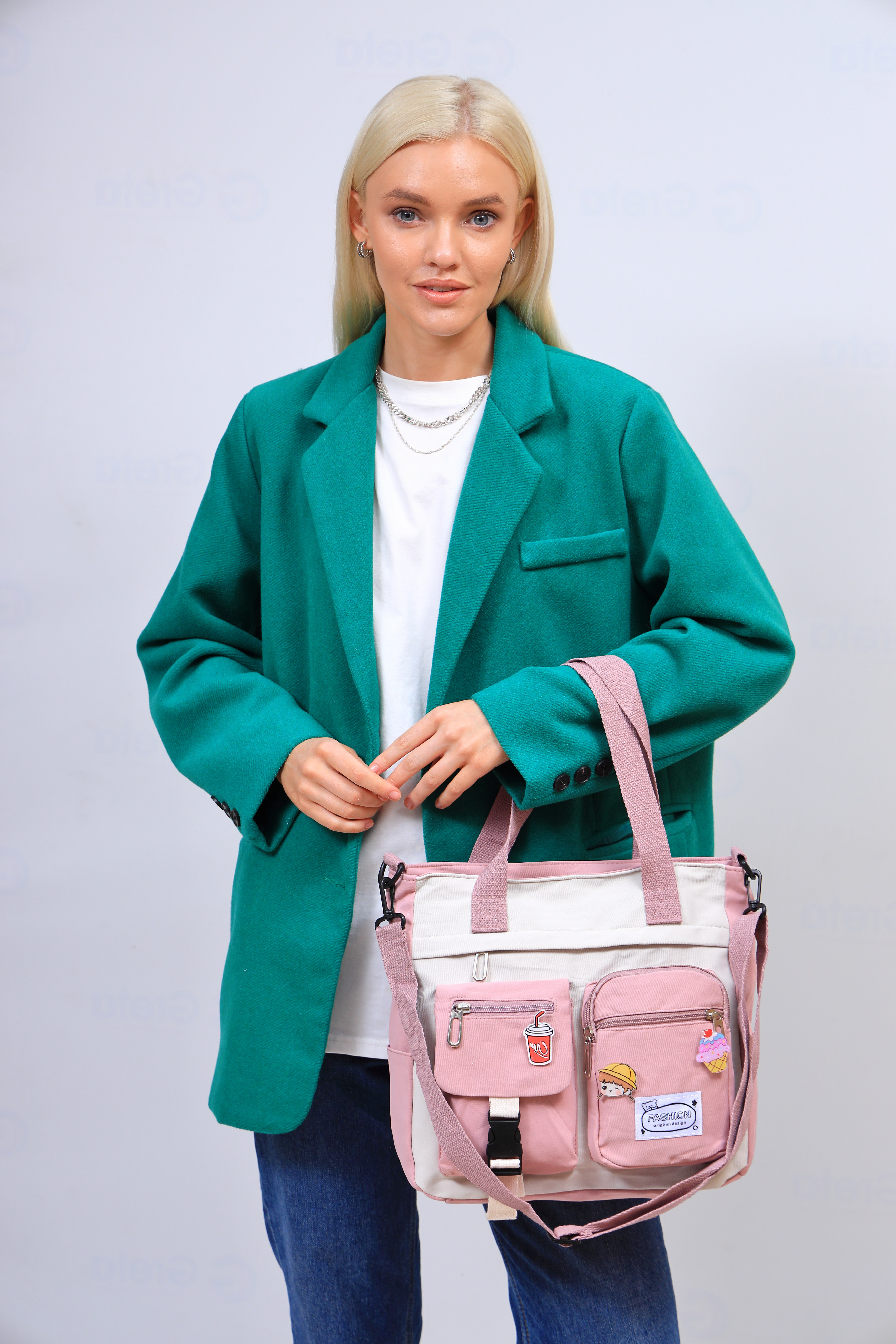 На фото 1 - Молодежная  сумка шоппер из текстиля, цвет белый с розовым