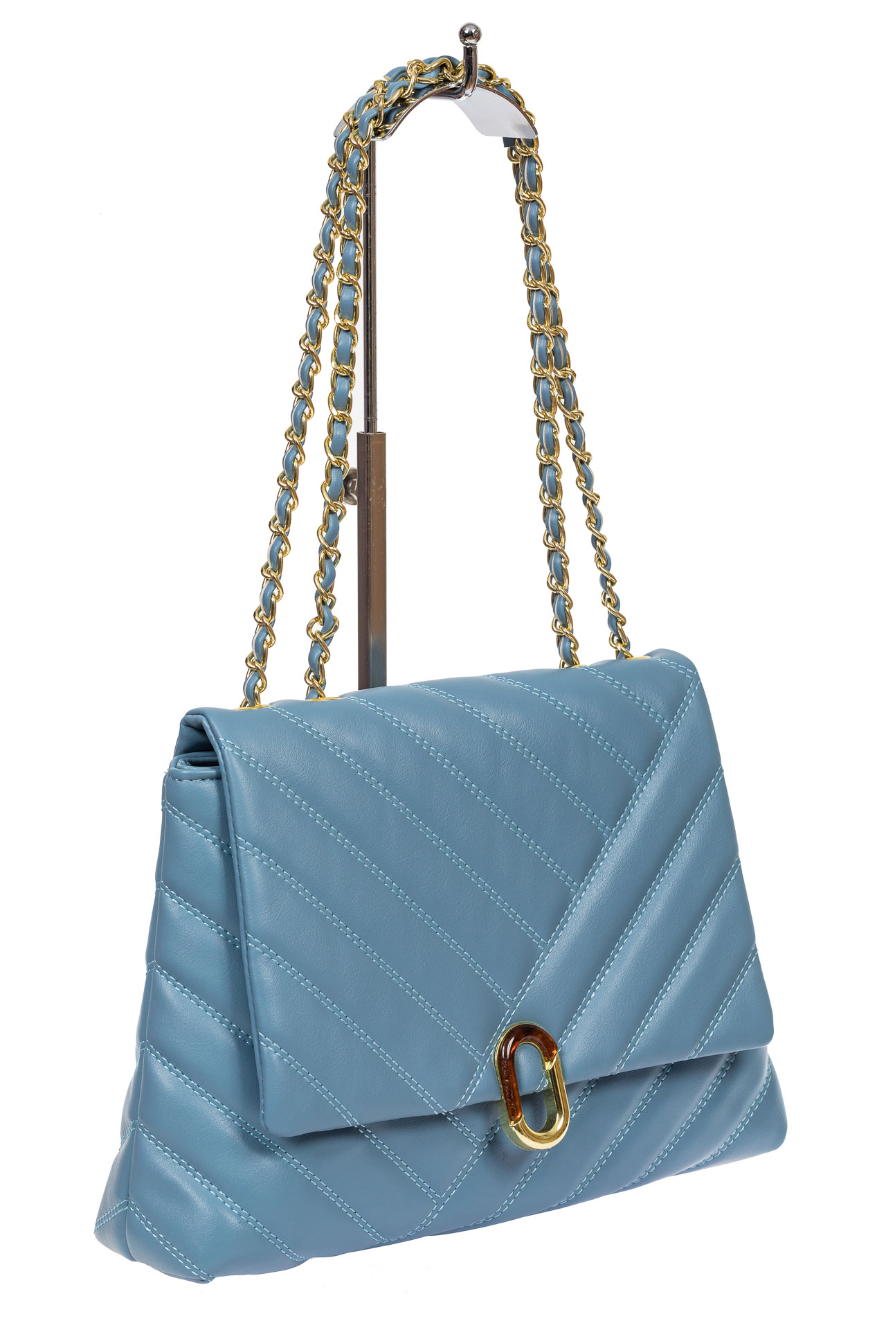 На фото 1 - Стёганая женская сумка из экокожи с ручками-цепочками, цвет голубой