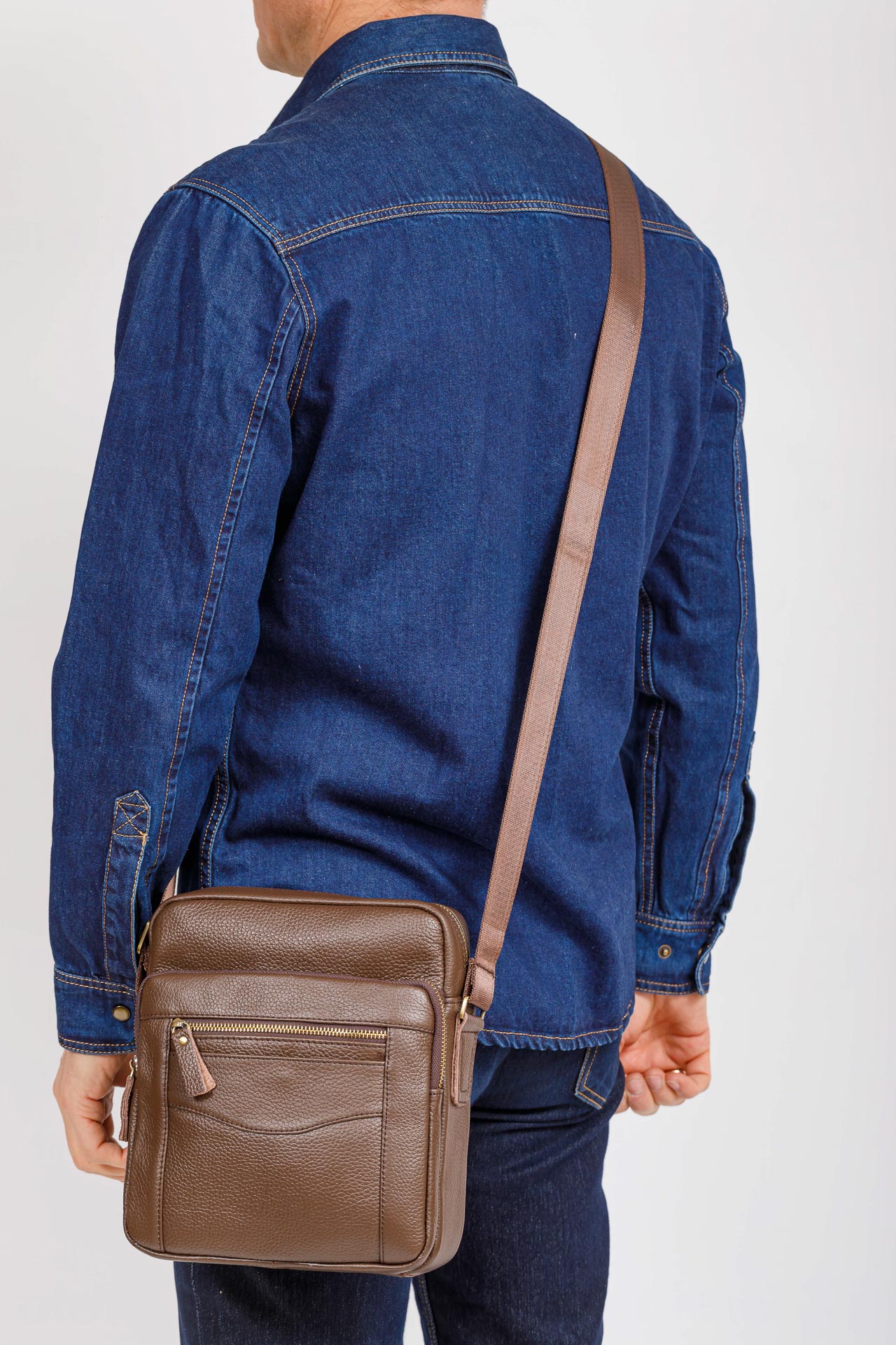 На фото 4 - Мужская сумка планшет из натуральной кожи, цвет коричневый