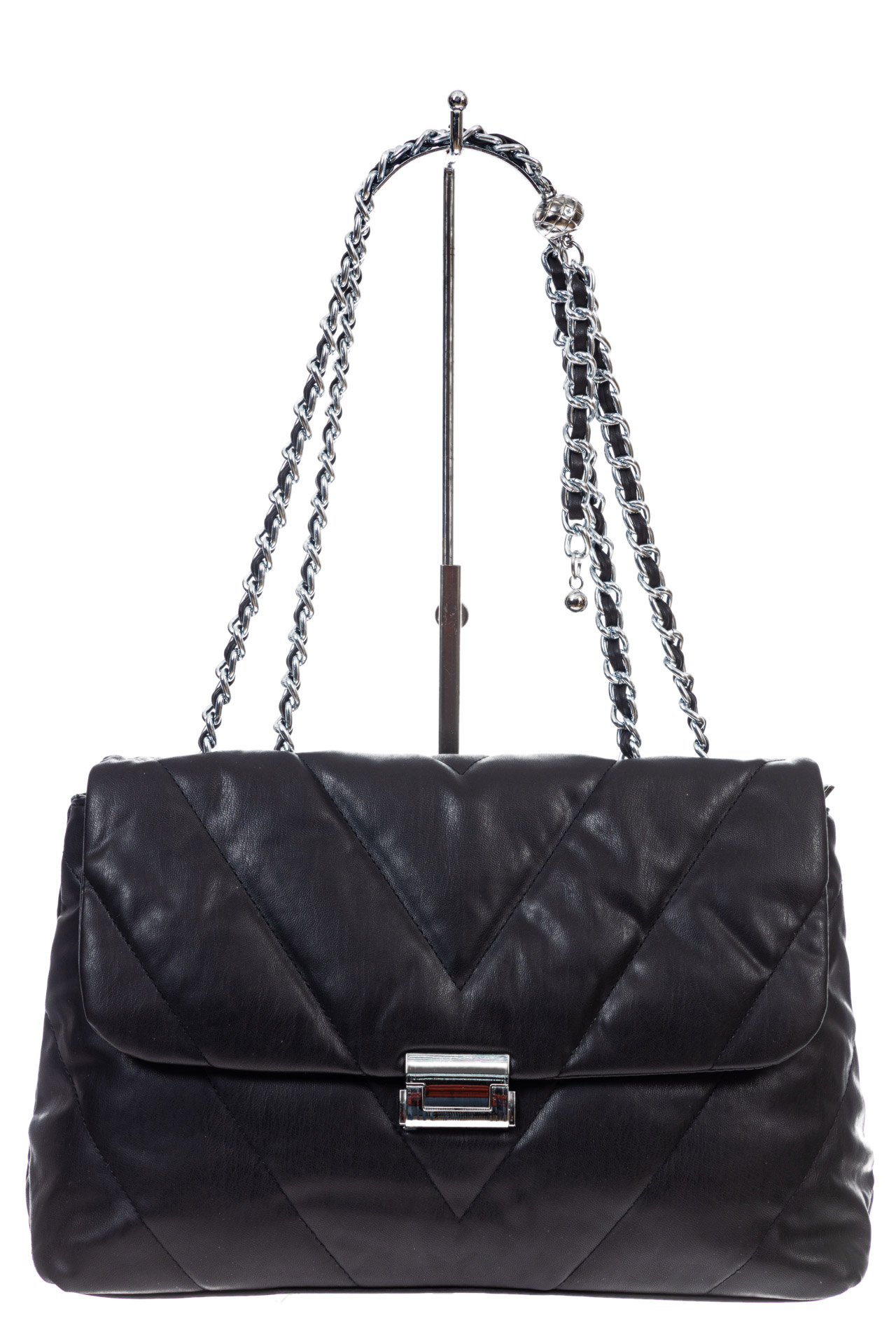 На фото 2 - Женская сумка стеганая с цепочкой из искусственной кожи, цвет черный