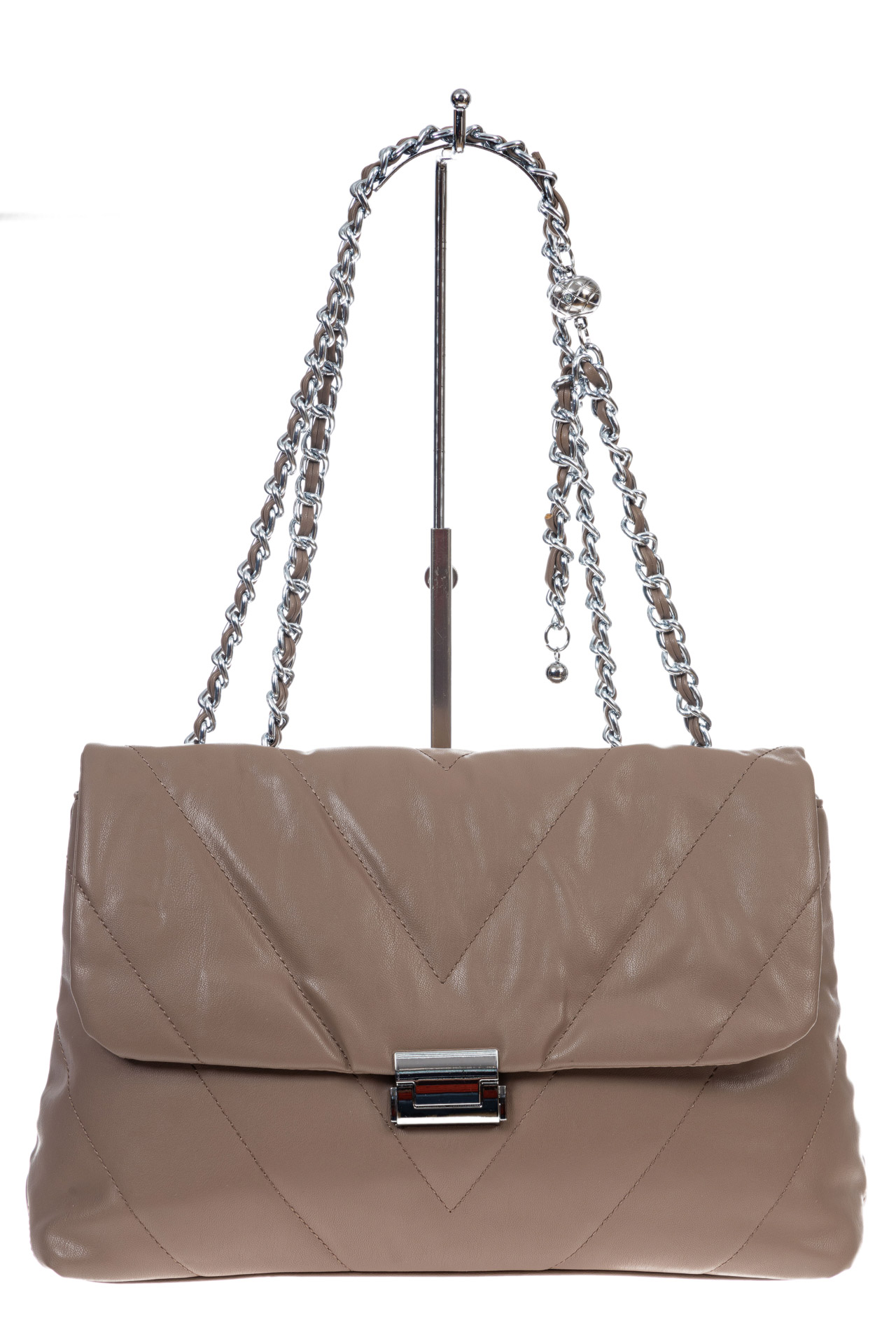 На фото 2 - Женская сумка стеганая с цепочкой из искусственной кожи, цвет бежевый