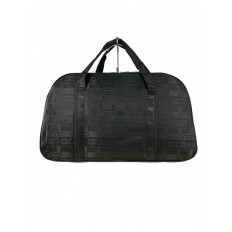 На фото 2 - Дорожная сумка из текстиля с принтом, цвет чёрный