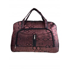 На фото 2 - Женская дорожная сумка из текстиля с принтом, цвет бордовый